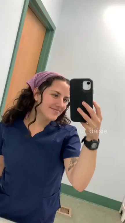 sorry for the shaky camera, but if you bear with me you get to see my vet tech ass🍑