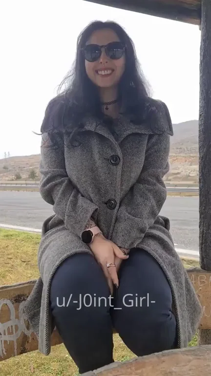 Flashing in a picnic area, hope you're hungry for a little snack (OC)