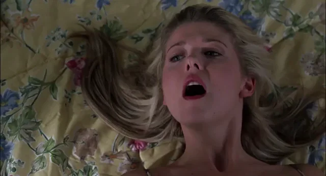 Tara Reid's Juicy Pussy Feast in American Pie 😻💦