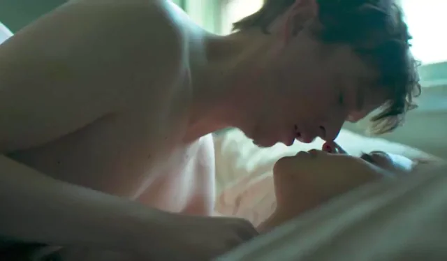 Tatiana Maslany (from 'She Hulk' & 'Orphan Black') - Beautiful plot in 'Two Lovers and a Bear' (2016) [Enhanced 60fps]