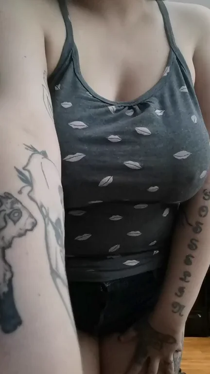 Can I be your big titty slut? ??