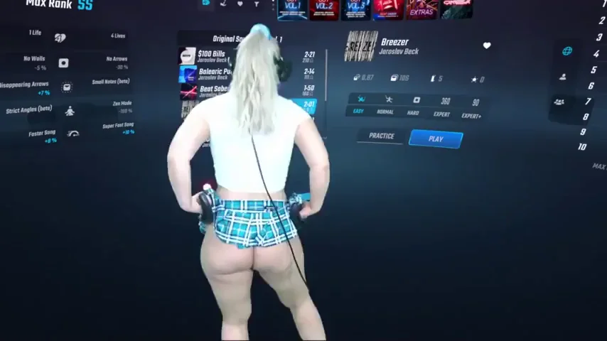 🔥 Nerdy Blonde Slut Teases Fat Ass on Green Screen 💚🍑