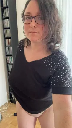 How long could you resist tasting this milf pussy