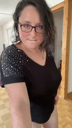 Feed & Breed This Thick MILF Slut on Her Bed? 🍆💦😈