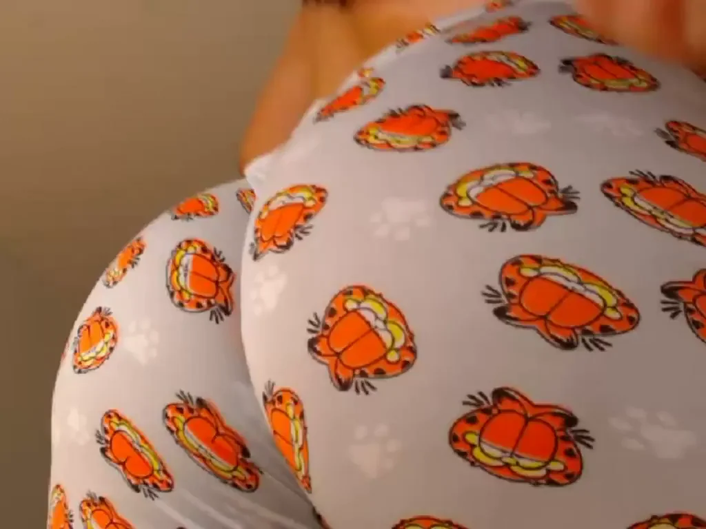 🍑 New PJs Hugging This Massive Slimthick Booty 🔥