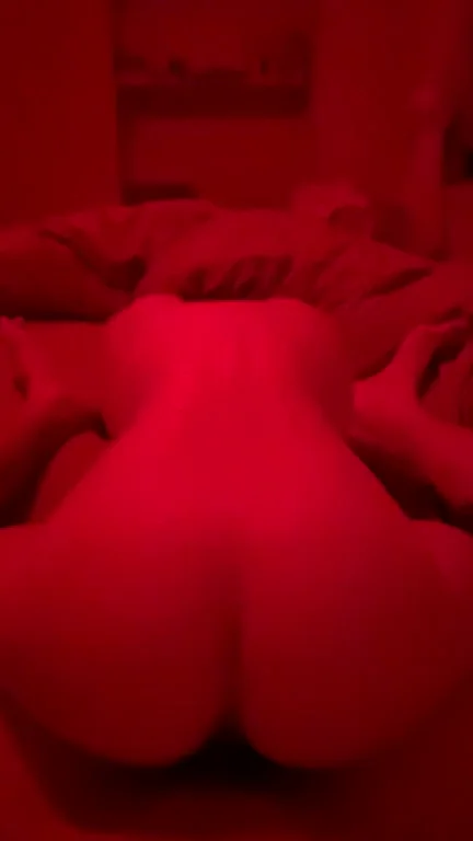 Red Light Ass Bounce: Reverse Cowgirl Slut Ride? 🍑🔴💦