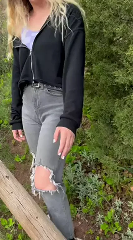 I love sucking cock in risky spots (;