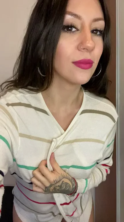 Busty Latina to empty your balls before bed