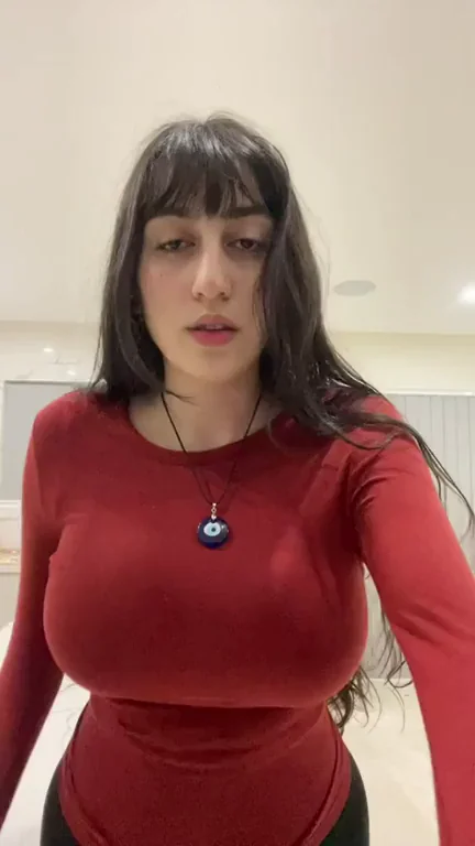 🔥 Red Long Sleeve Busty Tease 💋