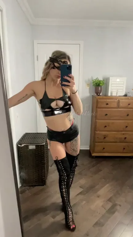 Shiny Slut Fucktoy Ready to Please 😈💦