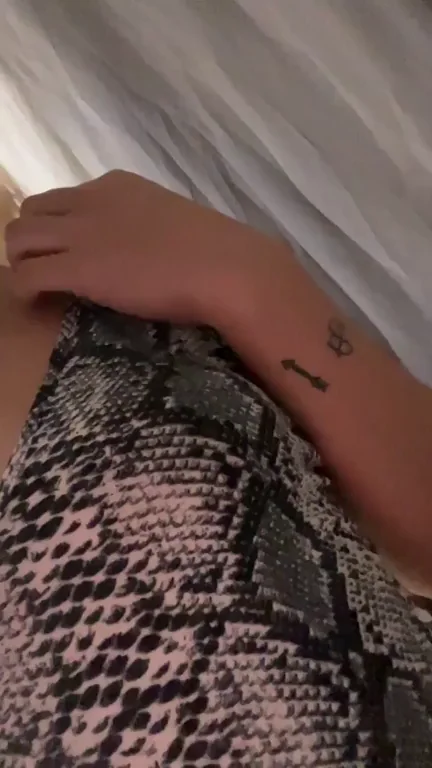 Gym Babe's Secret Snake-Print Tease: Ass & Tits Nobody Sees 😈