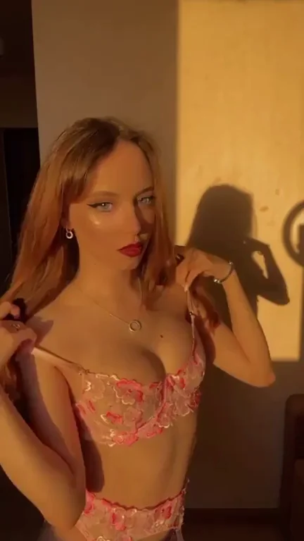 Girlfriend or Total Fuckdoll Slut? 🔥🍑