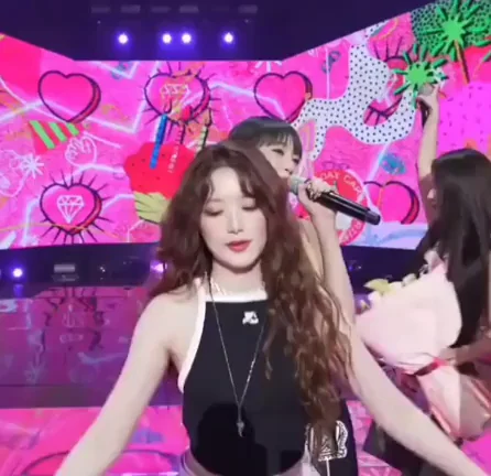 (G)-IDLE - Shuhua and Minnie