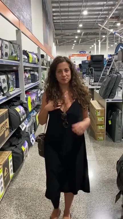 Flashing My Juicy Titties in the Store Aisle