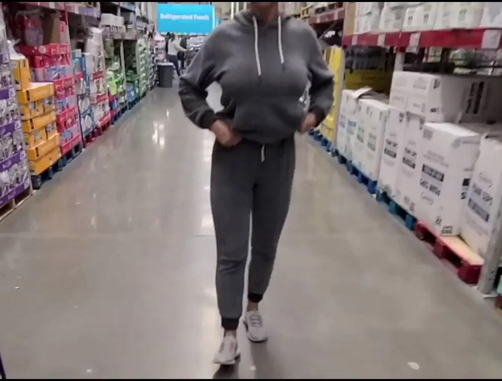 Grocery Store Tit Flash Fun 😈🍈🍈