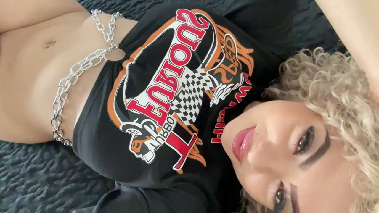 First time showing my boobs| please dont judge me