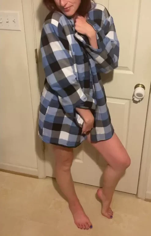 Learning to appreciate all my mom curves after having 4 kids in 5 years.