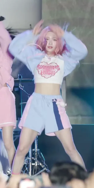 Billlie's Haram 💕 Pink-Haired Slutty Dance Tease 😈🔥