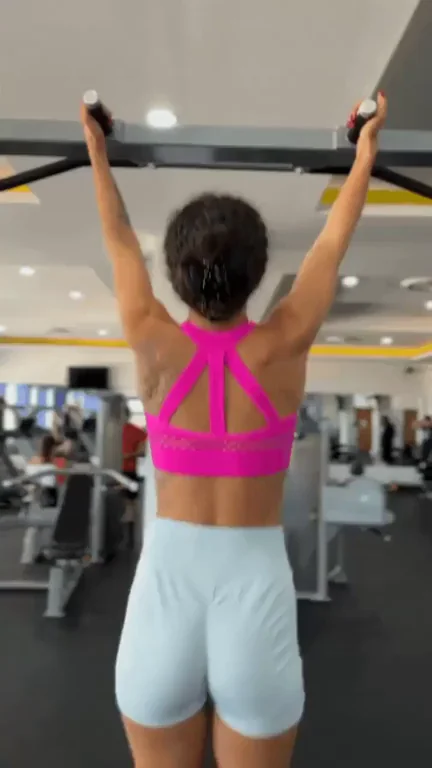Pull-Ups Make That Juicy Ass 🍑 Bounce Harder Than It Looks! 💦