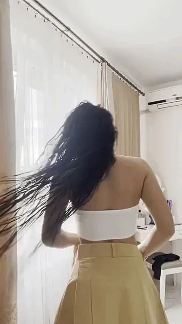 That's what was hiding under my skirt. (f)