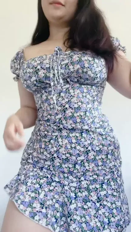 🔥 Asian Babe Drops Her Dress for Pretty Brown Nipple Tease 💦