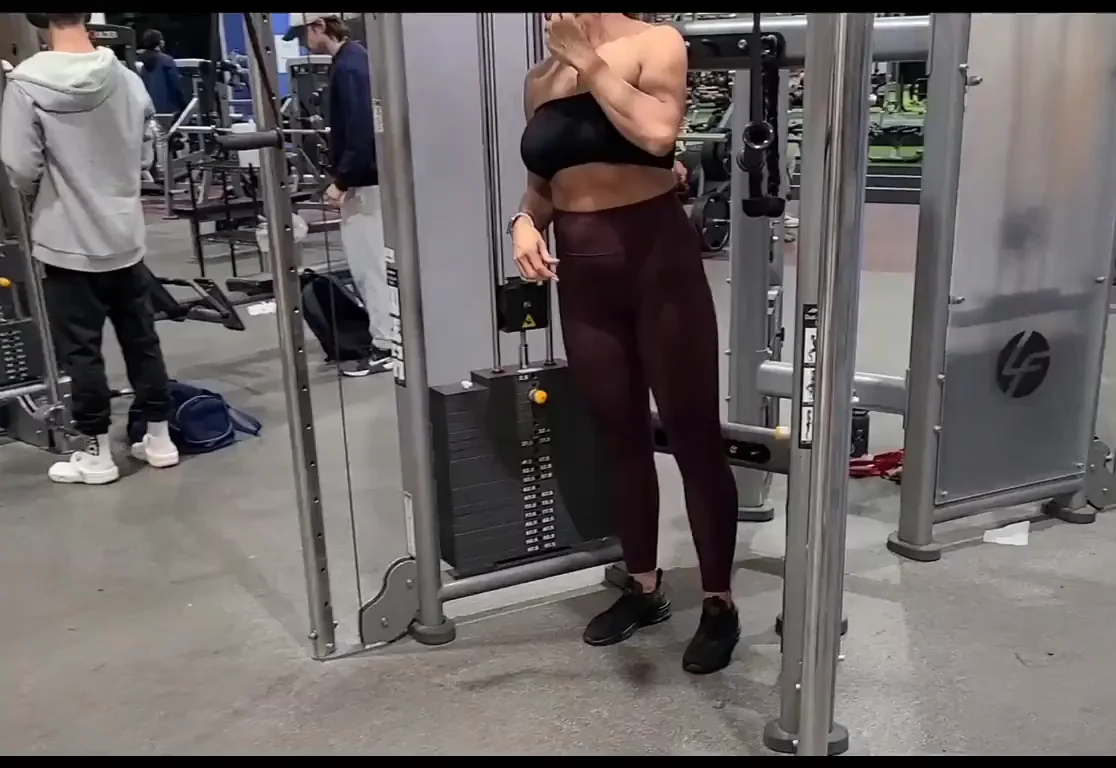 Gym Slut Flashing Massive Tits Between Sets 💦😈