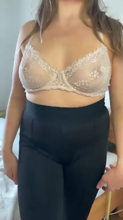 [Gif] Wanna touch them?