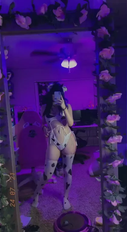 anyone looking to milk me? <3