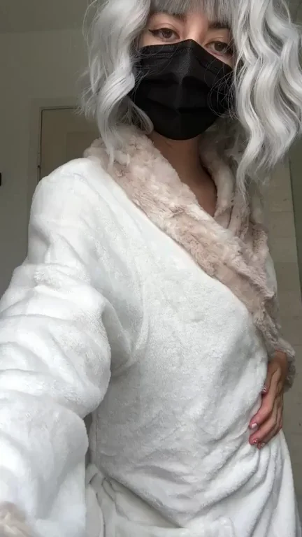 Does Green Make This Asian Babe's Ass Pop? 💚🍑