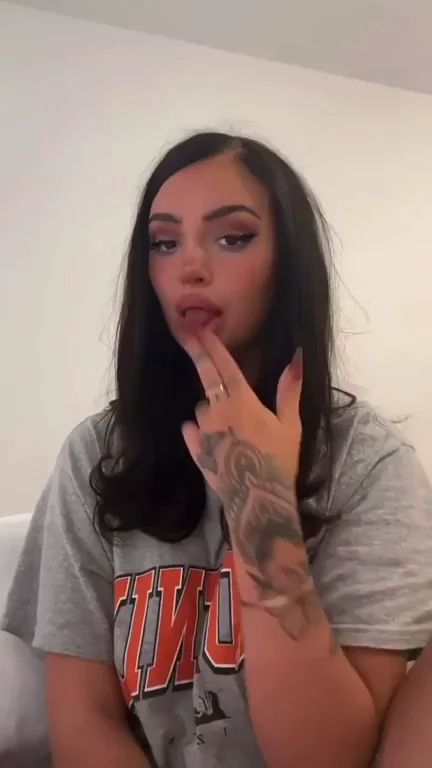 Jizz to these natural huge titties [gif]