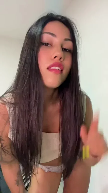 I'll let you fuck me if you lick my pussy first.. ðŸ’™