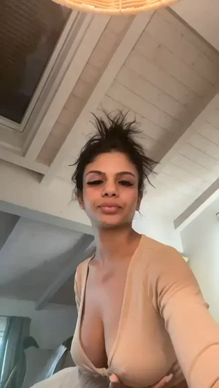 Say One Word About My Massive Tits 😍🍈🍈