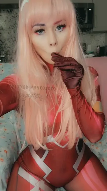 Zero Two Hip Cleavage Tease: Interact If You'd Fuck This Tiny Goth Slut 😈🍑