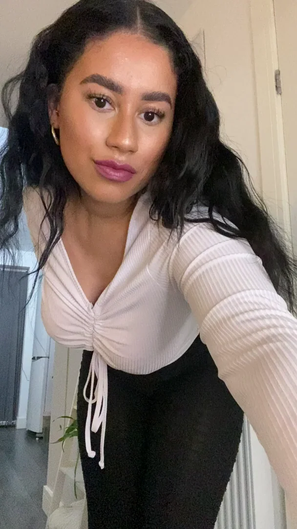 Ass or Pussy? Curvy Legal Teen's Juicy Choice 🍑💦🔥