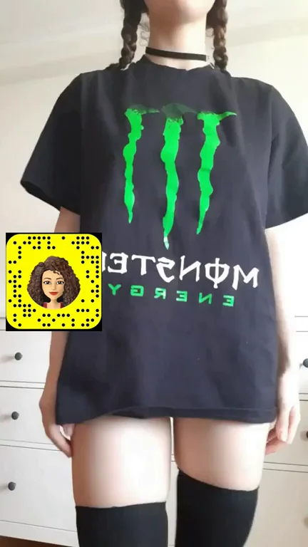 Sending a masturbating video to every guy that upvotes (Myy auto reply is on)