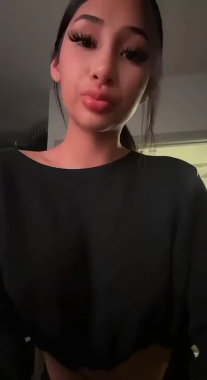 Who wants to put their face between my boobs ðŸ’❤