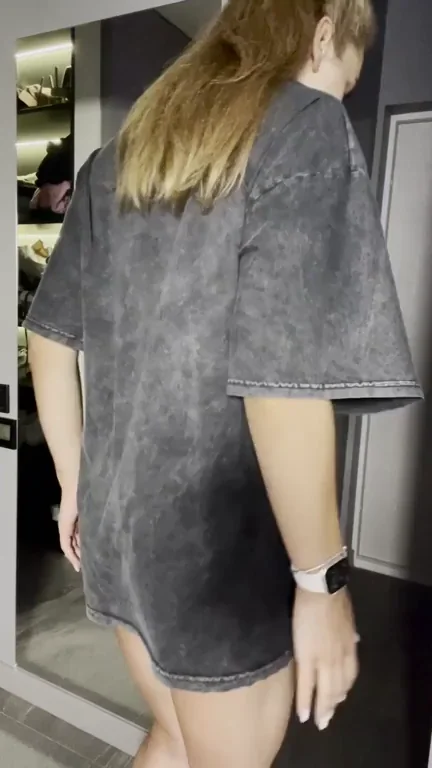 🍑 Busty Babe Teases Her Juicy Ass for Raw Clapping! 🔥