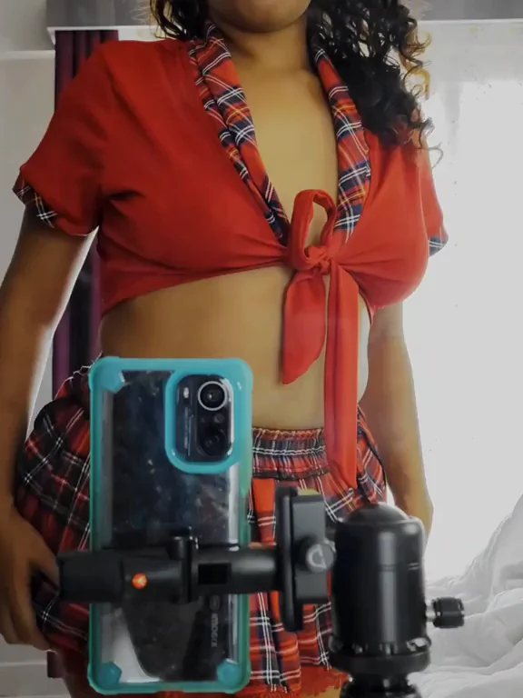 Indian Schoolgirl Tease: Curvy Desi Babe's Happy Weekend Flash