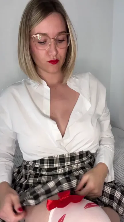 Mom's Big Tits Struggle to Hide Her Naughty Secret 😈🍒
