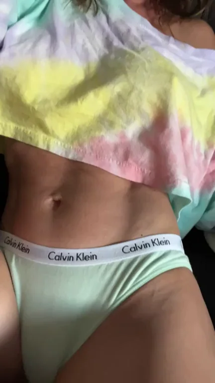 I heard you're into moms😁‰