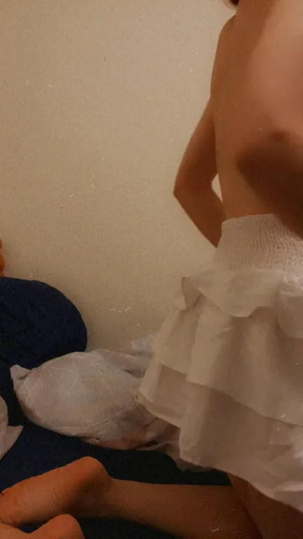🔥 Juicy Snap Leak: Amateur Slut Teases Fat Ass in Mini Skirt 🍑💦