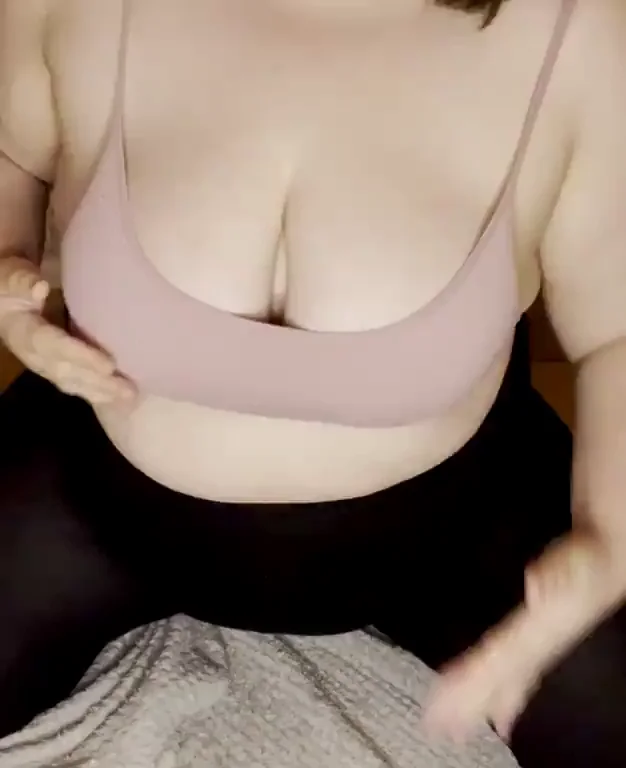 Weekend Vibes: My Massive BBW Tits Bursting Outta This Bra 😍💦