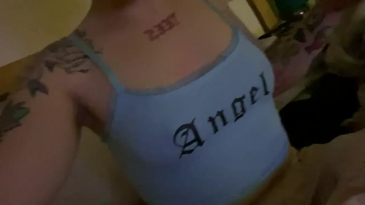 Peak-a-boob ðŸ™ˆ