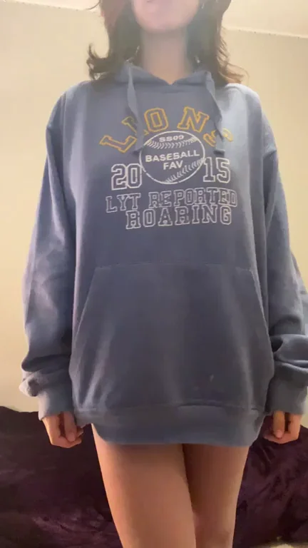I'm that type of girl who loves to use loose clothes to hide my skills