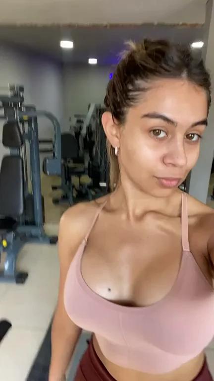 Latina Stacked Babe's Tiny Cardio Tease 💦🍑