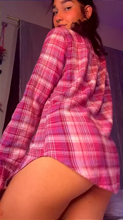 Cute Ass Pillow Tease 😈🍑