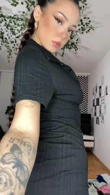 19yo Slut Begs: Older Daddies Wanna Fuck This Tight Body? 🔥🍑