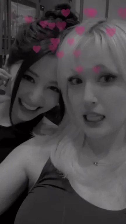 Jeon Somi & LE SSERAFIM - Yunjin