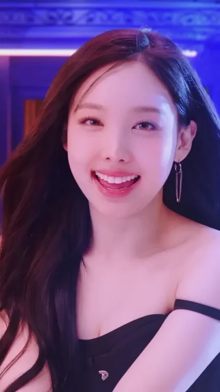 TWICE - Nayeon feat. Momo & Jihyo