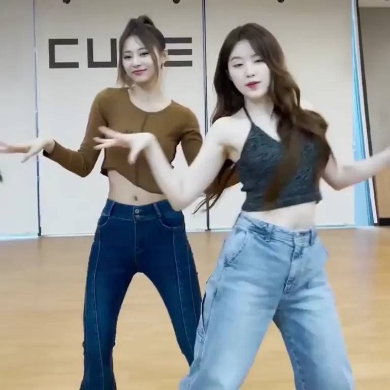 (G)-IDLE - Shuhua & Minnie + TWICE - Tzuyu & Mina